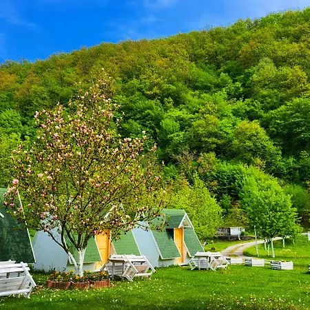 Una Kamp مكان تخييم بوسانسكا كروبا