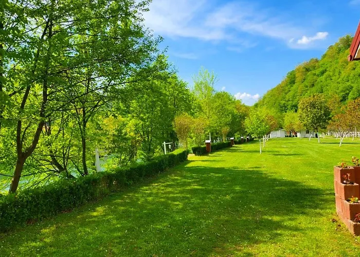 Kamp * بوسانسكا كروبا